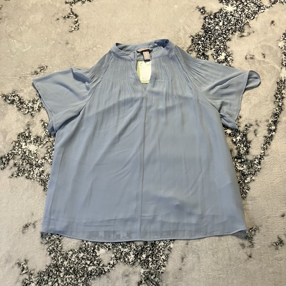 H&M Tops - H&M Shirt Womens Sz M Light Blue Chiffon Short Sleeve Top Pleated Collar V-neck‎